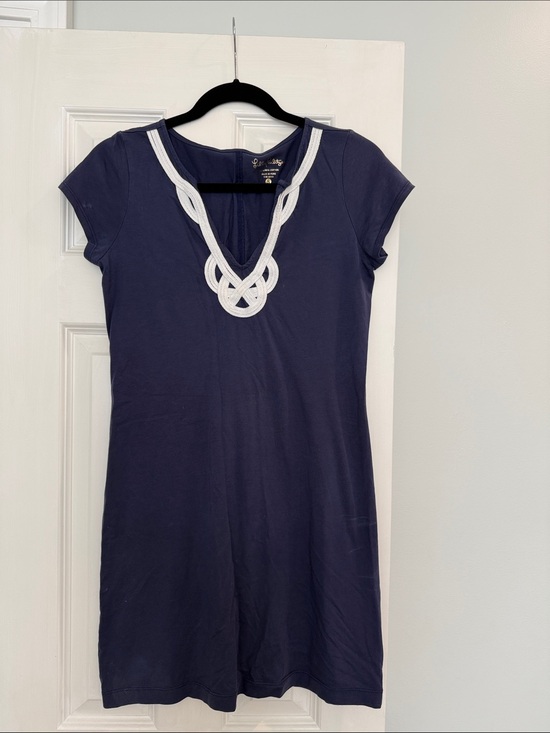 Lilly Pulitzer Dresses & Skirts - Lilly Pulitzer Navy Knit T-shirt Dress with White Rope Trim V-Neck